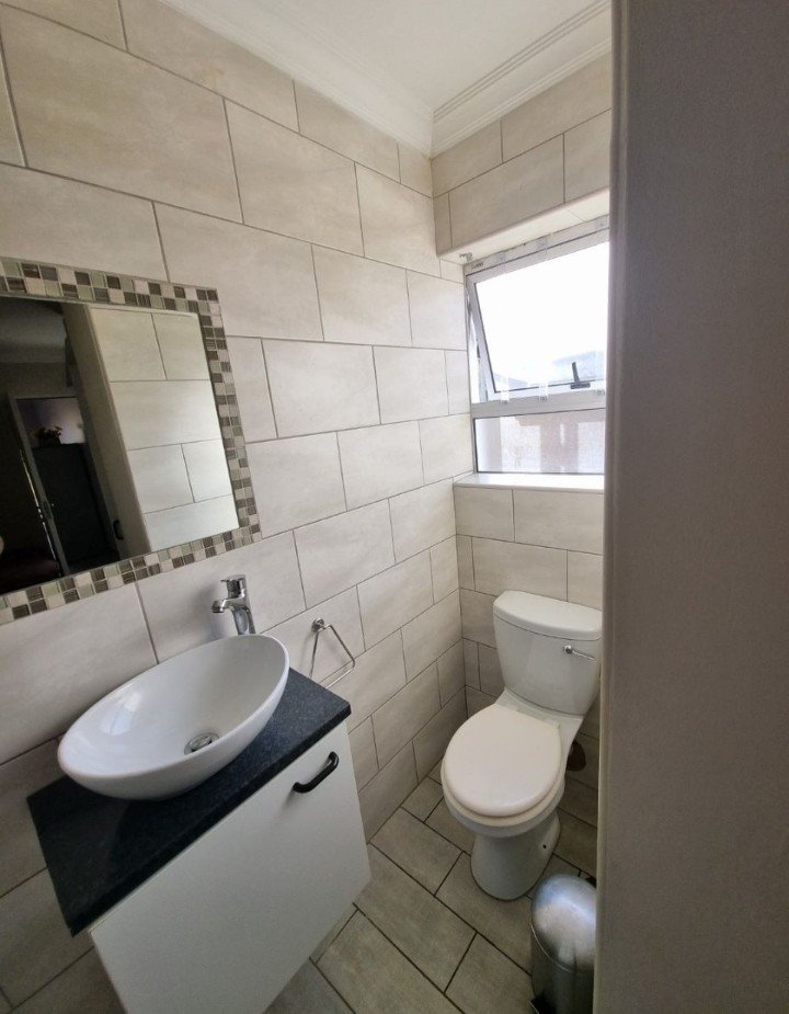To Let 3 Bedroom Property for Rent in Wavecrest Eastern Cape